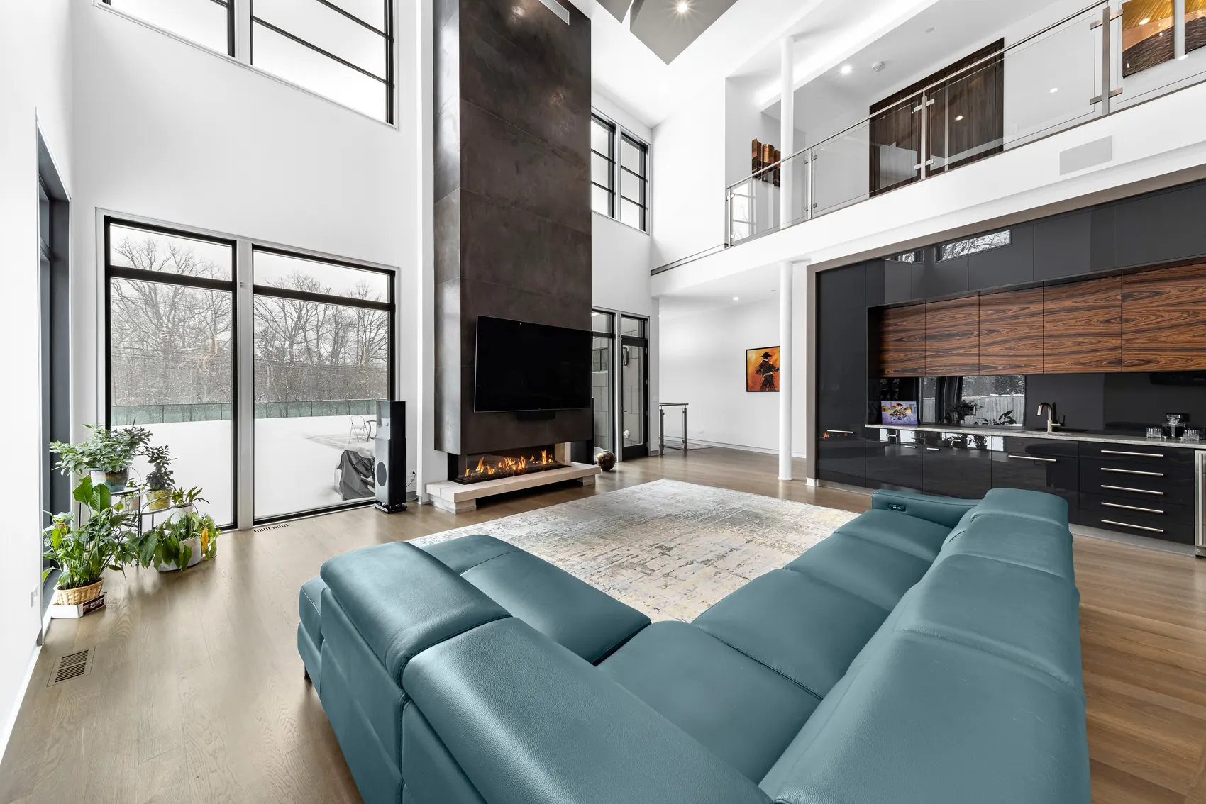 Daylight and landscape framed in a Forma Nova design